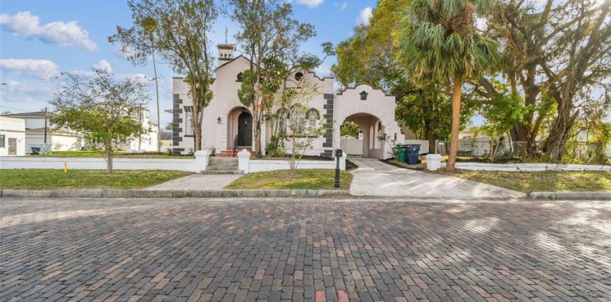Villa ou maison à Tampa, Floride 5 chambres, 290.69 m2 № 2109465