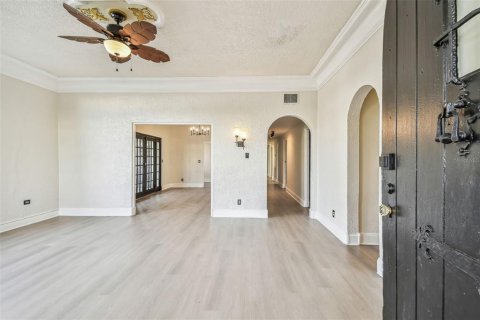 Villa ou maison à louer à Tampa, Floride: 5 chambres, 290.69 m2 № 2109465 - photo 2