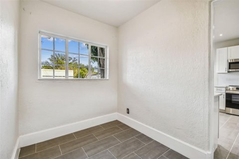 Villa ou maison à louer à Tampa, Floride: 5 chambres, 290.69 m2 № 2109465 - photo 20