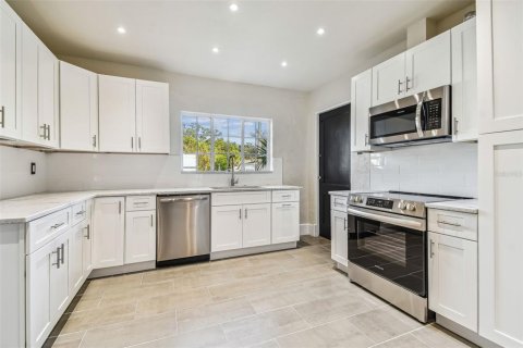 Villa ou maison à louer à Tampa, Floride: 5 chambres, 290.69 m2 № 2109465 - photo 24