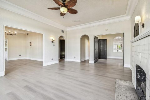 Villa ou maison à louer à Tampa, Floride: 5 chambres, 290.69 m2 № 2109465 - photo 4