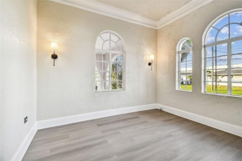 Villa ou maison à louer à Tampa, Floride: 5 chambres, 290.69 m2 № 2109465 - photo 11