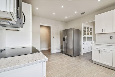 Villa ou maison à louer à Tampa, Floride: 5 chambres, 290.69 m2 № 2109465 - photo 27