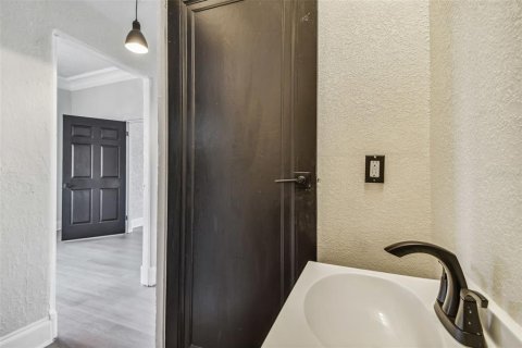 Villa ou maison à louer à Tampa, Floride: 5 chambres, 290.69 m2 № 2109465 - photo 9