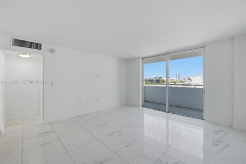 Condominio en venta en Miami Beach, Florida, 1 dormitorio, 70.98 m2 № 2049324 - foto 5