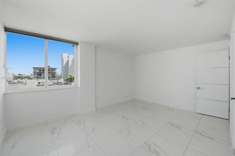 Condominio en venta en Miami Beach, Florida, 1 dormitorio, 70.98 m2 № 2049324 - foto 9
