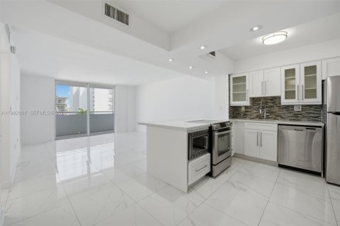 Condominio en Miami Beach, Florida, 1 dormitorio  № 2049324