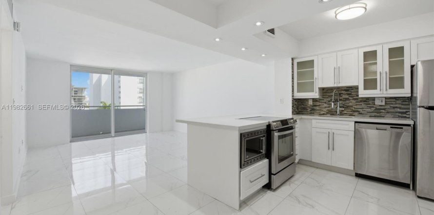 Condominio en Miami Beach, Florida, 1 dormitorio № 2049324