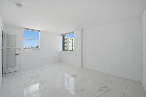Condominio en venta en Miami Beach, Florida, 1 dormitorio, 70.98 m2 № 2049324 - foto 8