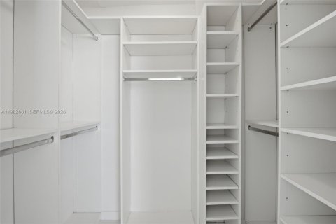 Condominio en venta en Miami Beach, Florida, 1 dormitorio, 70.98 m2 № 2049324 - foto 11