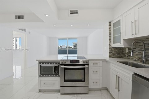 Condominio en venta en Miami Beach, Florida, 1 dormitorio, 70.98 m2 № 2049324 - foto 3