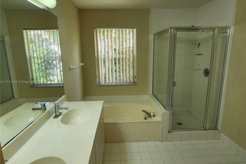 House in Boca Raton, Florida 3 bedrooms, 173.91 sq.m. № 1691239 - photo 18