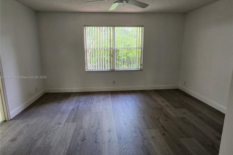 House in Boca Raton, Florida 3 bedrooms, 173.91 sq.m. № 1691239 - photo 15