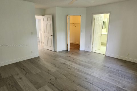 House in Boca Raton, Florida 3 bedrooms, 173.91 sq.m. № 1691239 - photo 16