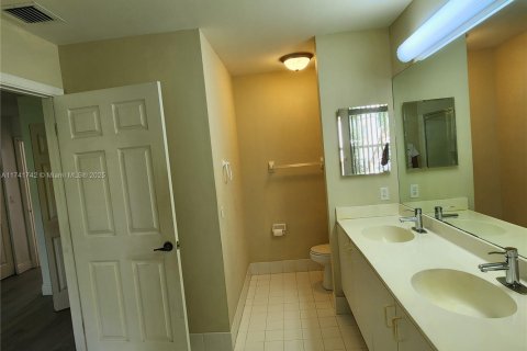 House in Boca Raton, Florida 3 bedrooms, 173.91 sq.m. № 1691239 - photo 19