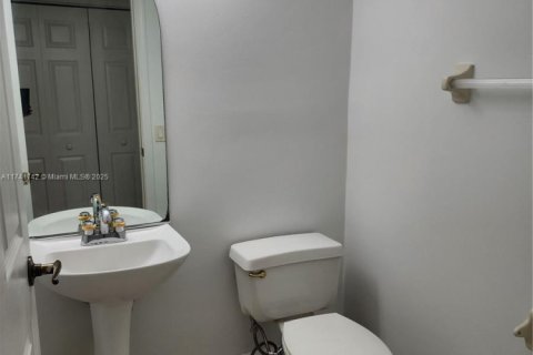 House in Boca Raton, Florida 3 bedrooms, 173.91 sq.m. № 1691239 - photo 13