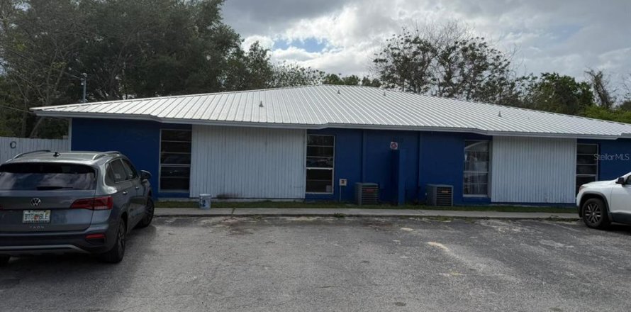 Commercial property in Ocala, Florida 8 bedrooms, 317.45 sq.m. № 2305879