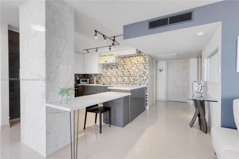 Condo in Hallandale Beach, Florida, 2 bedrooms № 1959314 - photo 10