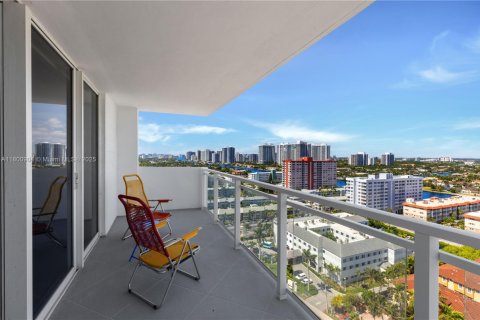 Condo in Hallandale Beach, Florida, 2 bedrooms № 1959314 - photo 6