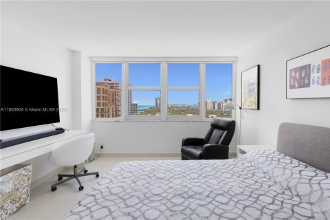 Condo in Hallandale Beach, Florida, 2 bedrooms № 1959314 - photo 30