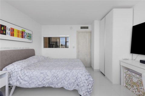 Condo in Hallandale Beach, Florida, 2 bedrooms № 1959314 - photo 26