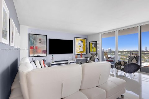 Condo in Hallandale Beach, Florida, 2 bedrooms № 1959314 - photo 14