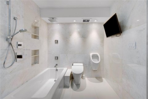 Condo in Hallandale Beach, Florida, 2 bedrooms № 1959314 - photo 23