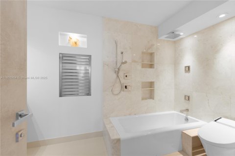 Condo in Hallandale Beach, Florida, 2 bedrooms № 1959314 - photo 24