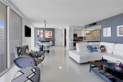 Condo in Hallandale Beach, Florida, 2 bedrooms № 1959314 - photo 15