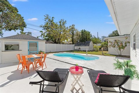 House in Gulfport, Florida 3 bedrooms, 140 sq.m. № 1572726 - photo 26