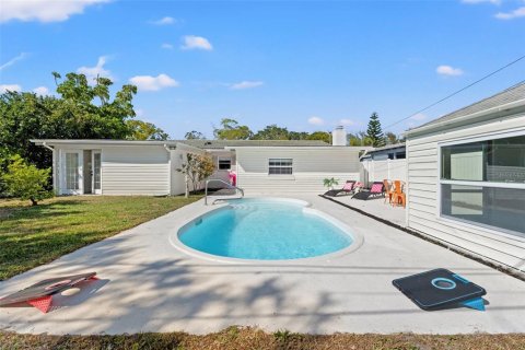 House in Gulfport, Florida 3 bedrooms, 140 sq.m. № 1572726 - photo 28