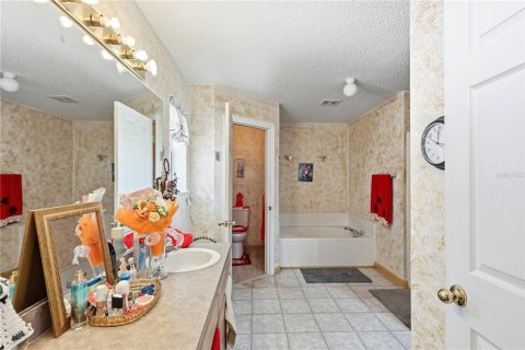 Casa en venta en Deltona, Florida, 4 dormitorios, 165.64 m2 № 2197943 - foto 24