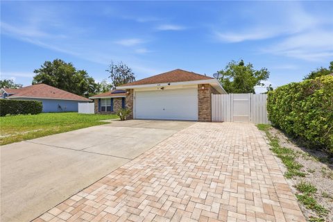 Casa en venta en Deltona, Florida, 4 dormitorios, 165.64 m2 № 2197943 - foto 2