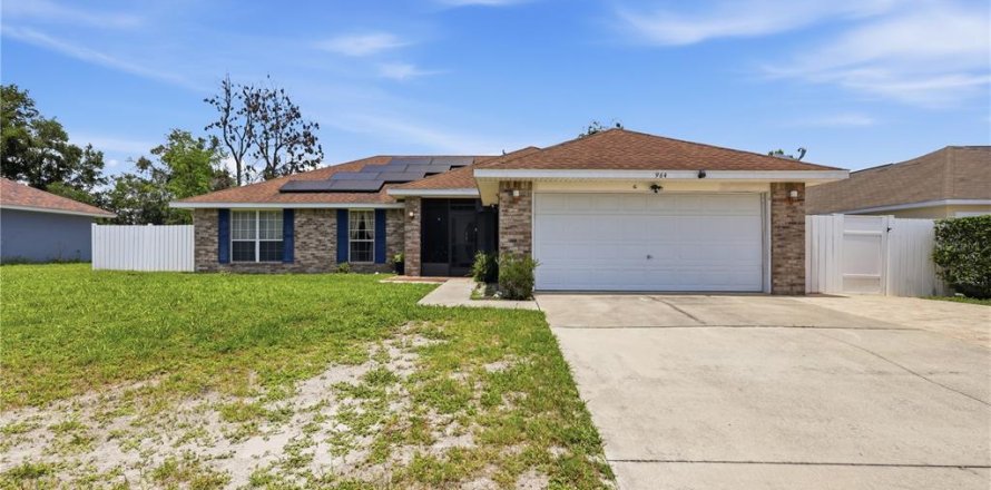 Casa en Deltona, Florida 4 dormitorios, 165.64 m2 № 2197943