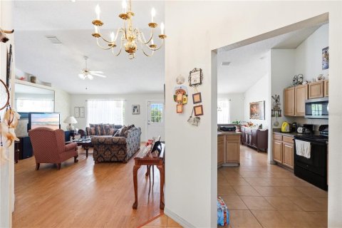 Casa en venta en Deltona, Florida, 4 dormitorios, 165.64 m2 № 2197943 - foto 9
