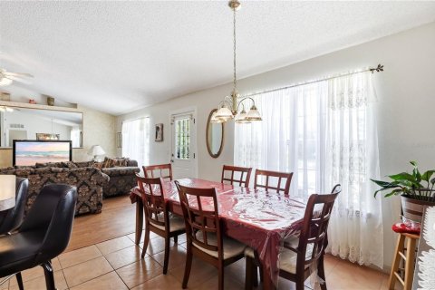 Casa en venta en Deltona, Florida, 4 dormitorios, 165.64 m2 № 2197943 - foto 19