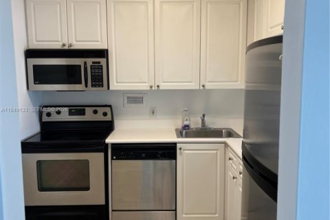 Снять в аренду кондоминиум в Норт-Бей-Виллидж, Флорида 1 спальня, 76.83м2, № 2004893 - фото 14