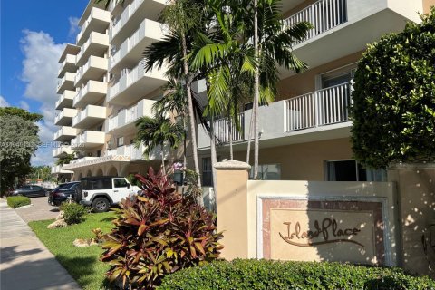 Кондоминиум с 1 спальней в Норт-Бей-Виллидж, Флорида № 2004893