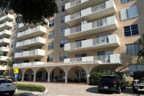 Снять в аренду кондоминиум в Норт-Бей-Виллидж, Флорида 1 спальня, 76.83м2, № 2004893 - фото 2