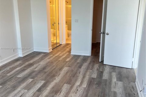 Снять в аренду кондоминиум в Норт-Бей-Виллидж, Флорида 1 спальня, 76.83м2, № 2004893 - фото 4