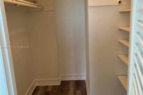 Снять в аренду кондоминиум в Норт-Бей-Виллидж, Флорида 1 спальня, 76.83м2, № 2004893 - фото 3