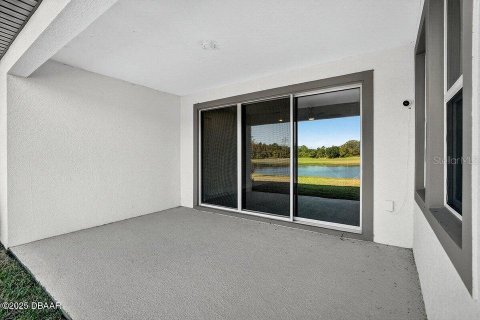 House in Daytona Beach, Florida 5 bedrooms, 283.44 sq.m. № 2157185 - photo 8