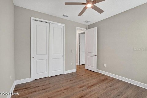 House in Daytona Beach, Florida 5 bedrooms, 283.44 sq.m. № 2157185 - photo 14