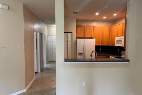 Снять в аренду таунхаус в Мирамар, Флорида 3 спальни, 112.41м2, № 1922470 - фото 8