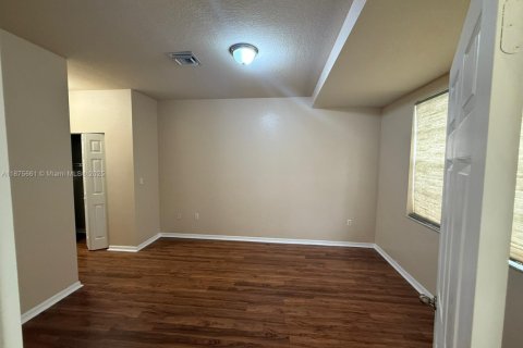 Снять в аренду таунхаус в Мирамар, Флорида 3 спальни, 112.41м2, № 1922470 - фото 4