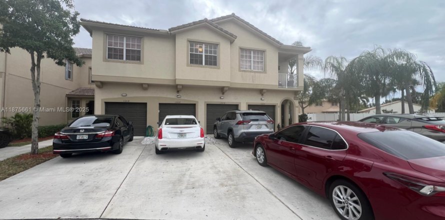 Таунхаус в Мирамар, Флорида 3 спальни, 112.41м2 № 1922470