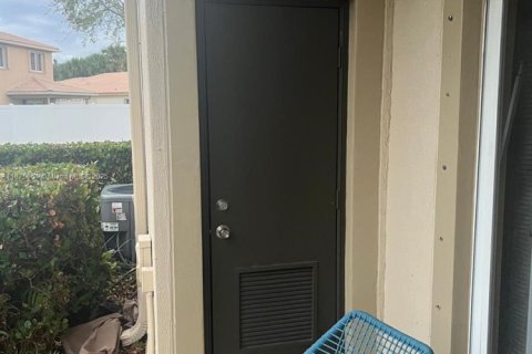 Снять в аренду таунхаус в Мирамар, Флорида 3 спальни, 112.41м2, № 1922470 - фото 17