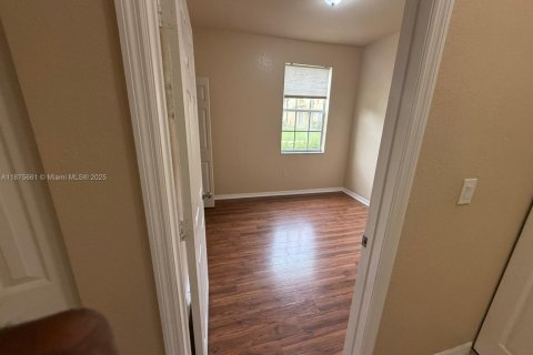 Снять в аренду таунхаус в Мирамар, Флорида 3 спальни, 112.41м2, № 1922470 - фото 14