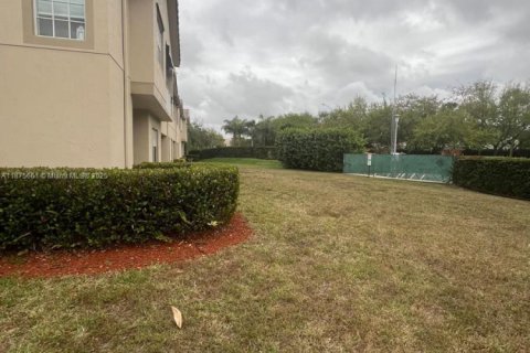 Снять в аренду таунхаус в Мирамар, Флорида 3 спальни, 112.41м2, № 1922470 - фото 21