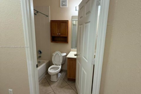 Снять в аренду таунхаус в Мирамар, Флорида 3 спальни, 112.41м2, № 1922470 - фото 10